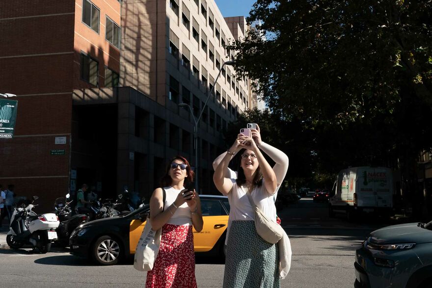 The Art Of Photographing Coincidences In The Streets By Pau Buscató (New Pics)