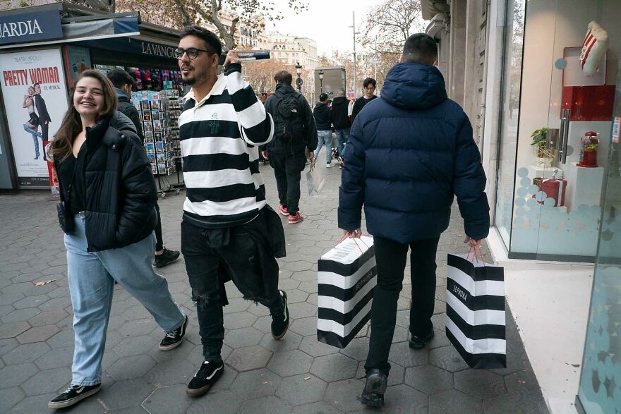 The Art Of Photographing Coincidences In The Streets By Pau Buscató (New Pics)