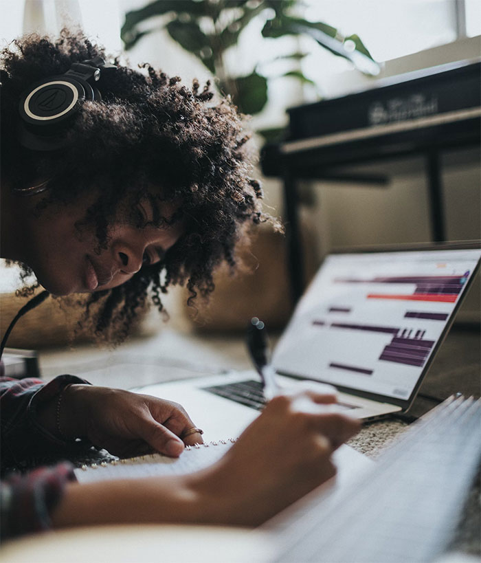 People Who Are 40 And Over Share Their Biggest Regrets So You Can Learn From Their Mistakes