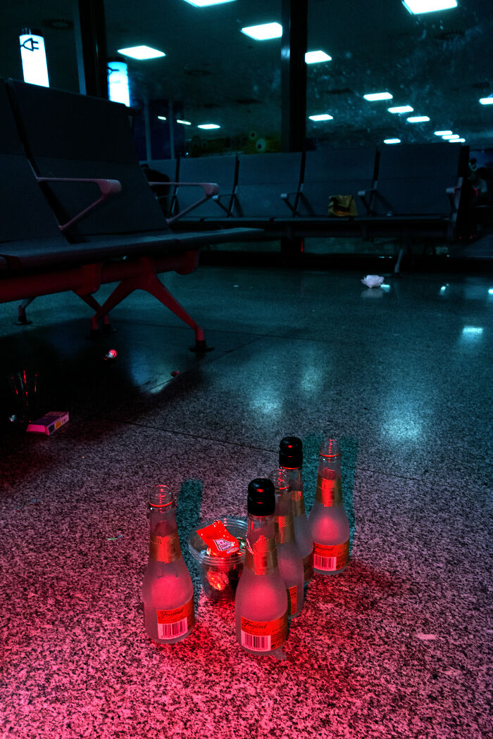 40 Photographs By William Josephs Radford That Show The Reality Of Flying Economy