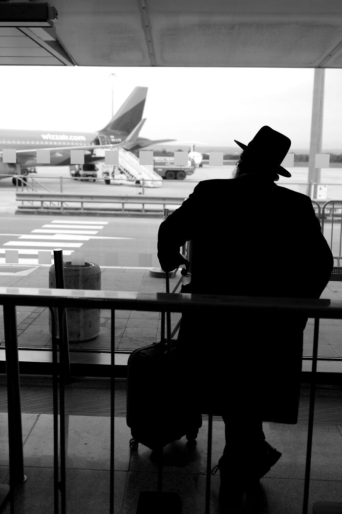 40 Photographs By William Josephs Radford That Show The Reality Of Flying Economy