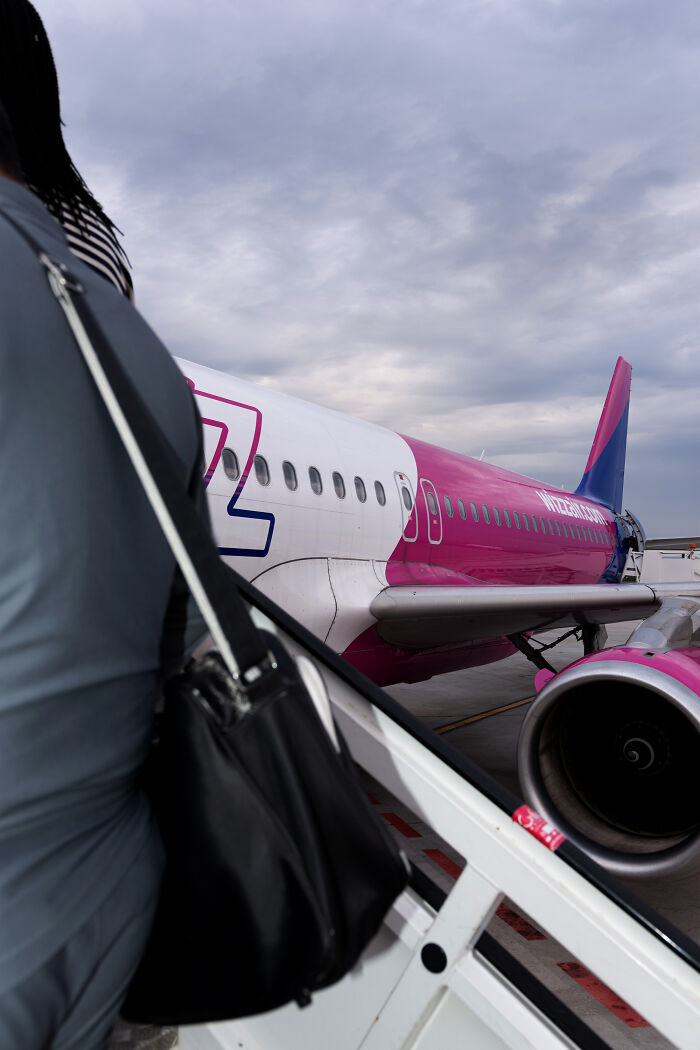 40 Photographs By William Josephs Radford That Show The Reality Of Flying Economy