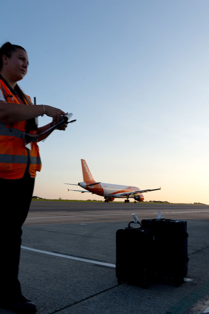 40 Photographs By William Josephs Radford That Show The Reality Of Flying Economy