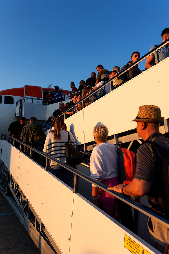 40 Photographs By William Josephs Radford That Show The Reality Of Flying Economy