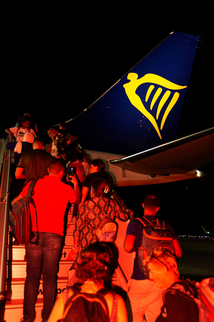 40 Photographs By William Josephs Radford That Show The Reality Of Flying Economy