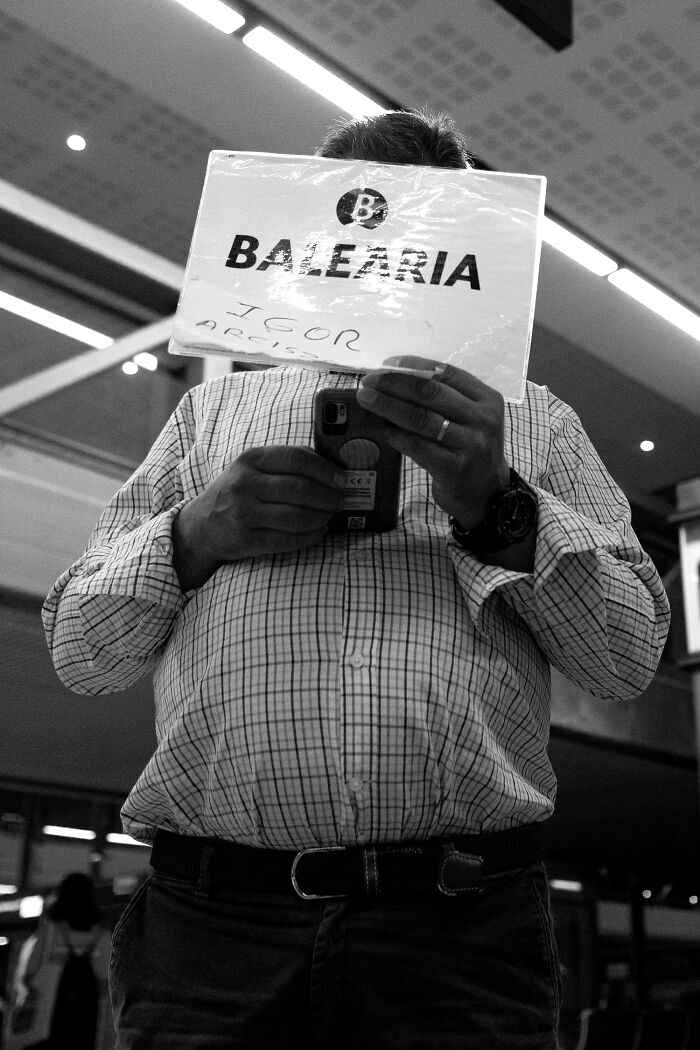 40 Photographs By William Josephs Radford That Show The Reality Of Flying Economy