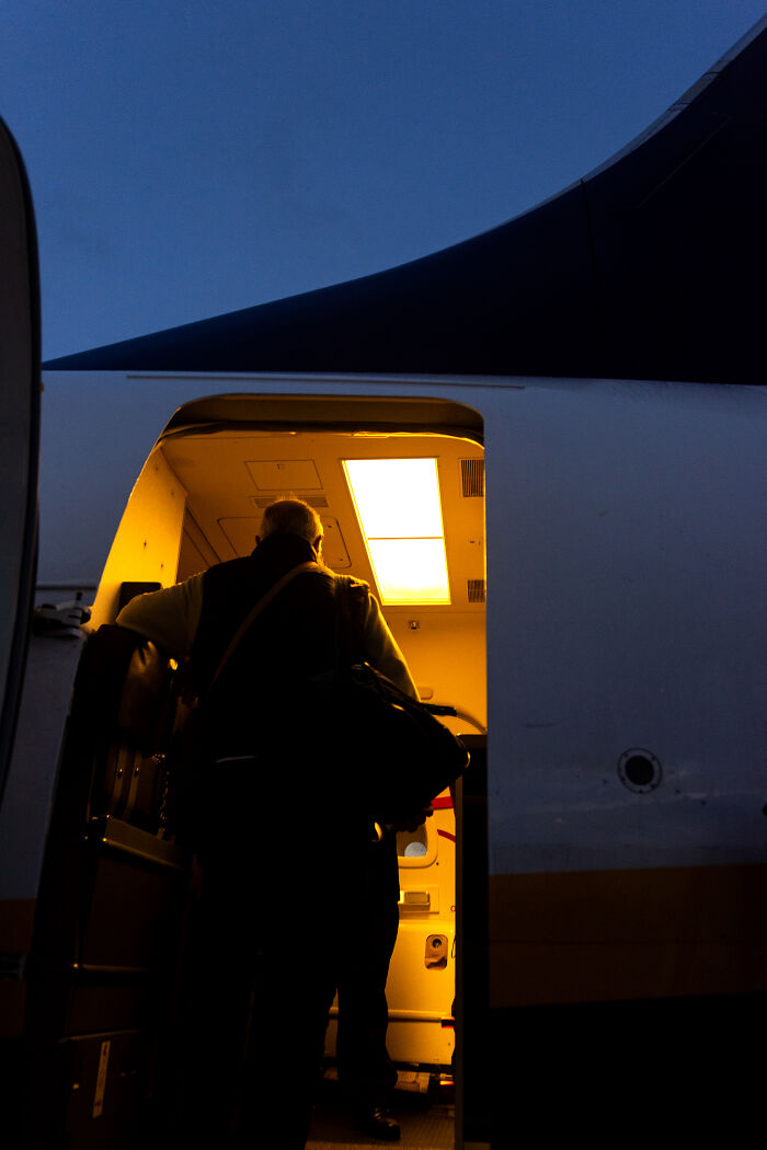 40 Photographs By William Josephs Radford That Show The Reality Of Flying Economy