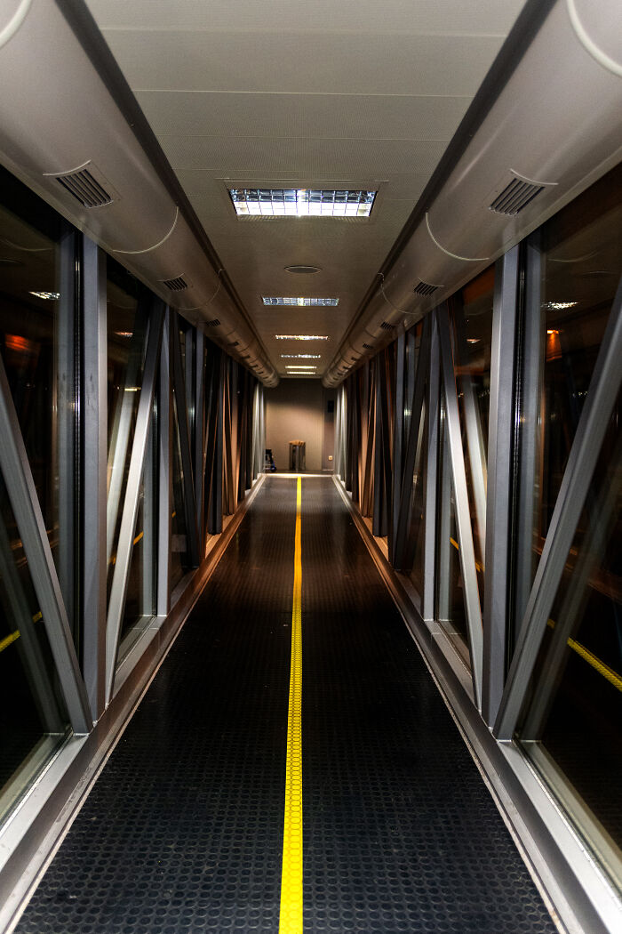 40 Photographs By William Josephs Radford That Show The Reality Of Flying Economy