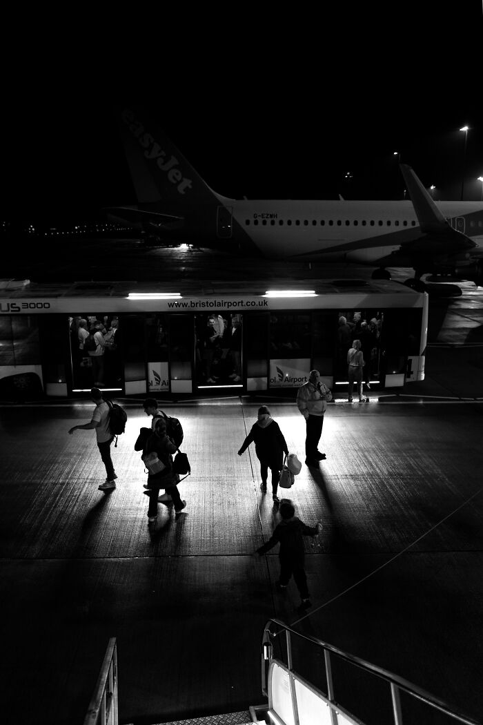 40 Photographs By William Josephs Radford That Show The Reality Of Flying Economy