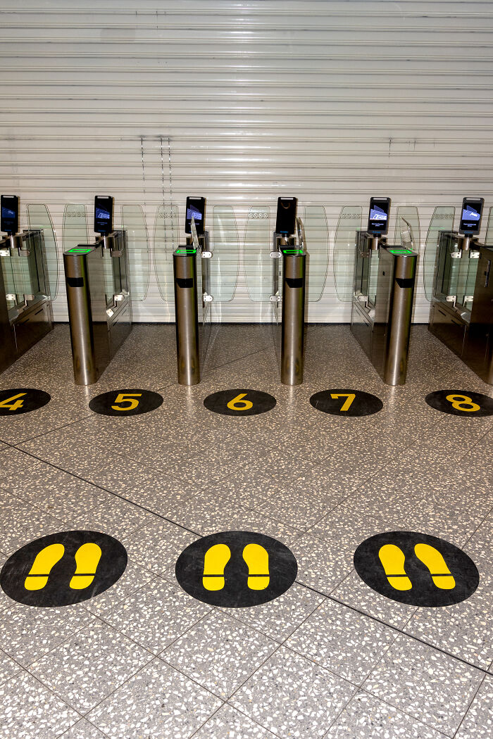 40 Photographs By William Josephs Radford That Show The Reality Of Flying Economy