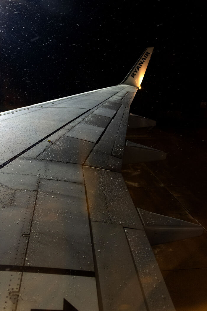 40 Photographs By William Josephs Radford That Show The Reality Of Flying Economy