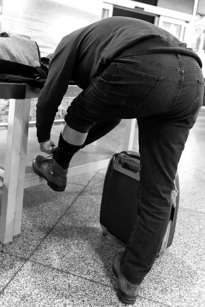 40 Photographs By William Josephs Radford That Show The Reality Of Flying Economy