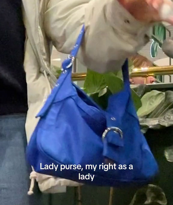 “Works Like A Charm”: Traveler Shares How She Brings So Much Stuff On Airplane Without Paying Extra “Works Like A Charm”: Traveler Shares How She Brings So Much Stuff On Airplane Without Paying Extra