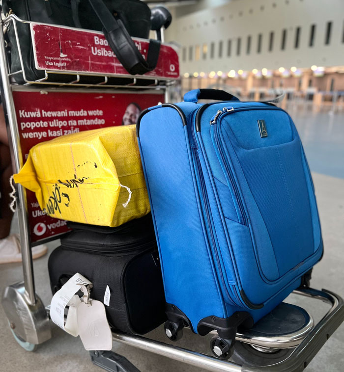 “Works Like A Charm”: Traveler Shares How She Brings So Much Stuff On Airplane Without Paying Extra “Works Like A Charm”: Traveler Shares How She Brings So Much Stuff On Airplane Without Paying Extra
