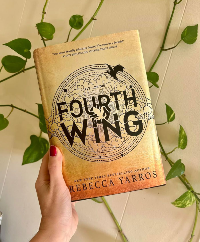 ROMANTASY: Fourth Wing By Rebecca Yarros