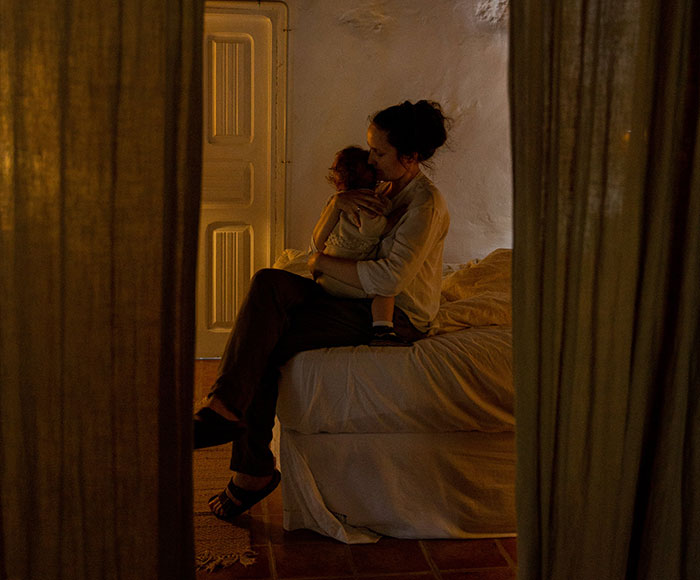 Struggling Mom Is Tired Of Out-Of-Touch Rich Neighbors' Advice On Her Finances, Calls Them Out