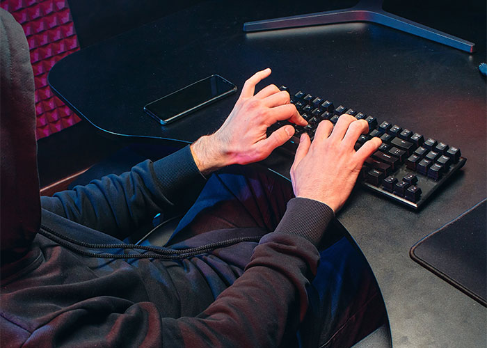 Guy Made To Regret His 10&euro; Con After Victim Takes Petty Revenge