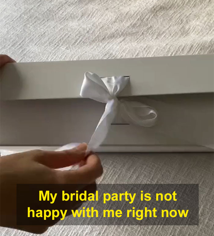 Bride Wants Her Bridesmaids To Pay $250 For Their Dresses But They Refuse, Drama Ensues Bride Wants Her Bridesmaids To Pay $250 For Their Dresses But They Refuse, Drama Ensues