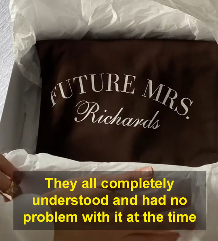 Bride Wants Her Bridesmaids To Pay $250 For Their Dresses But They Refuse, Drama Ensues Bride Wants Her Bridesmaids To Pay $250 For Their Dresses But They Refuse, Drama Ensues