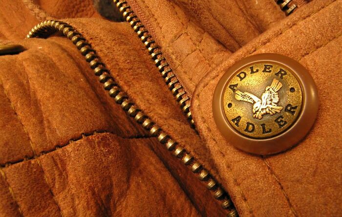 30 Lucky People Share The Best 'Treasures' They've Found While Shopping Secondhand