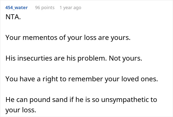 Image of a Reddit comment discussing family drama, supporting the right to keep mementos of loved ones.