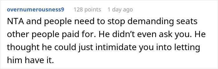 Woman Refuses To Switch Seats With A Man So He Can Sit With Family, Flight Attendant Intervenes