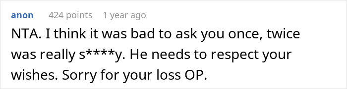 Reddit comment supporting a fianc&eacute;e in a tattoo family drama situation.