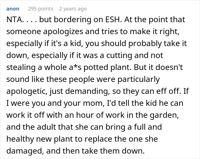 Neighbors Treat Woman’s Garden As Free For Everyone, End Up On A Hilarious “Wall Of Shame” Neighbors Treat Woman’s Garden As Free For Everyone, End Up On A Hilarious “Wall Of Shame”