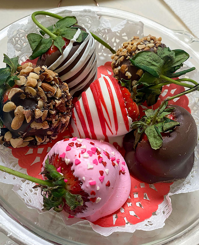 My Boyfriend And I Are In A Long Distance Relationship. His Mom Made Me Chocolate Strawberries Because She Was Worried I'd Be Lonely On Valentine's Day. I'm Gonna Cry I Love Her So Much