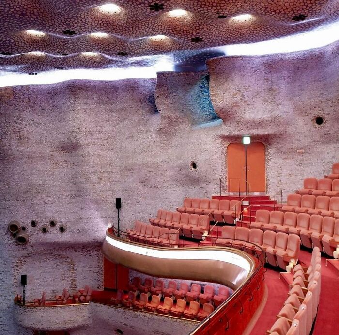 Nissei Theater In Tokyo @kawaharatatsuya