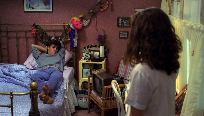 People In This Online Group Point Out 38 Of The Most Irritating Clichés From Movies And TV Shows