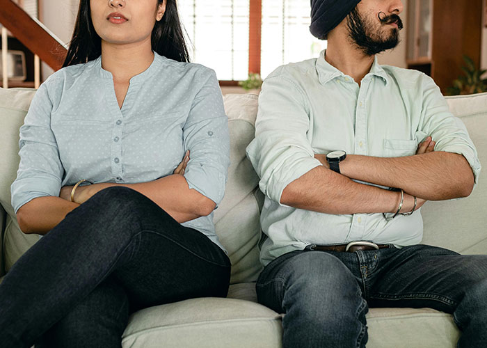 Man Demands &ldquo;Useless&rdquo; Fianc&eacute;e Have Kids With Him, Turns Violent When She Hands Back Her Ring