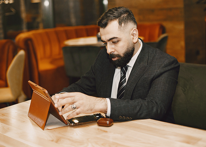 “How Dumb He Was To Fall For It”: Guy Steals From His Friends, Receives The Ultimate Revenge “How Dumb He Was To Fall For It”: Guy Steals From His Friends, Receives The Ultimate Revenge