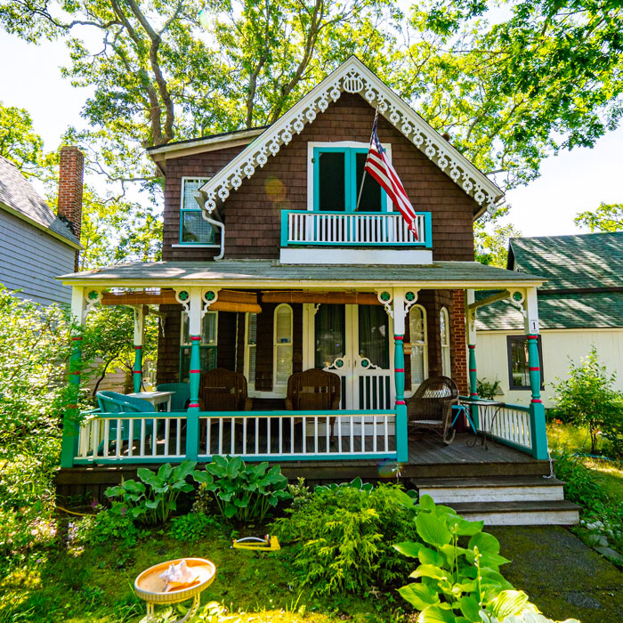 House with interesting wooden decoration styles
