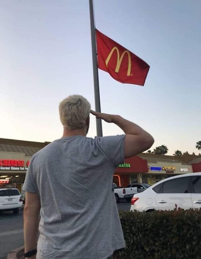 Funny-Pics-Humans-Doing-Human-Things