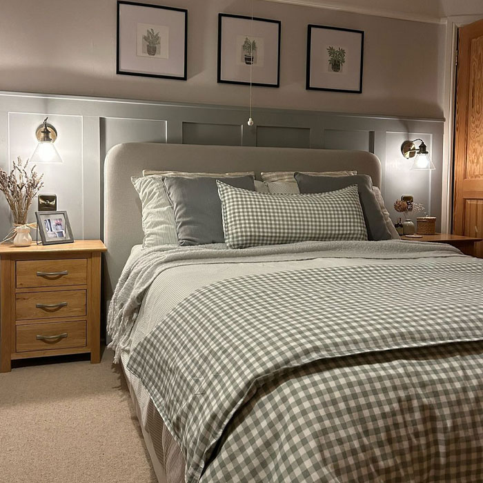 Gray and white gingham pattern blanket