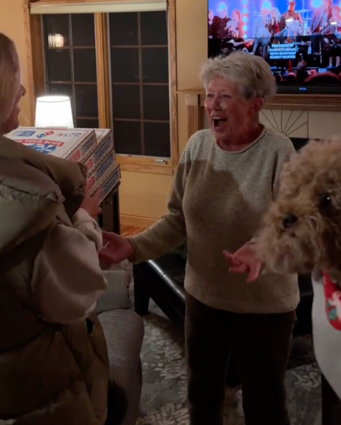 "I Will Never Forget This": Grandparents Love Their Adult Grandkids Surprising Them With Sleepovers "I Will Never Forget This": Grandparents Love Their Adult Grandkids Surprising Them With Sleepovers