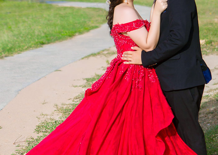 Bride And Groom Wear Lilac And Pink, Groom’s Family Decides That This Is An Issue Bride And Groom Wear Lilac And Pink, Groom’s Family Decides That This Is An Issue
