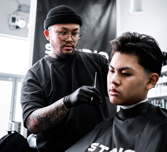 People Are Boggled By &ldquo;Exhausting&rdquo; Conversation Between Hairdresser And Client That Went Viral