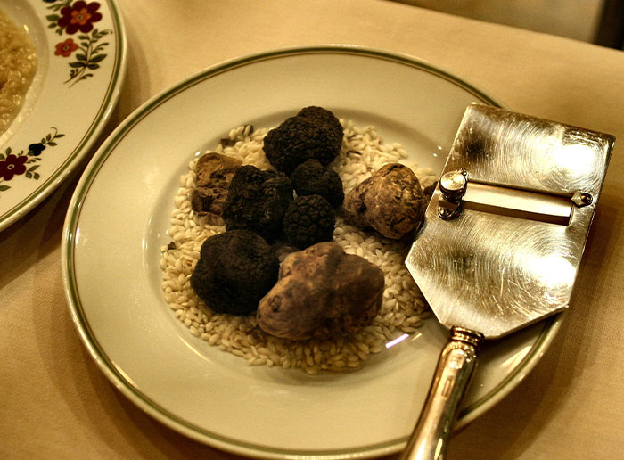 “I Refuse To Believe A Single Soul Wants To Eat It”: 35 People Share Overhyped Foods