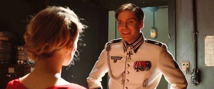 People In This Online Group Point Out 38 Of The Most Irritating Clichés From Movies And TV Shows