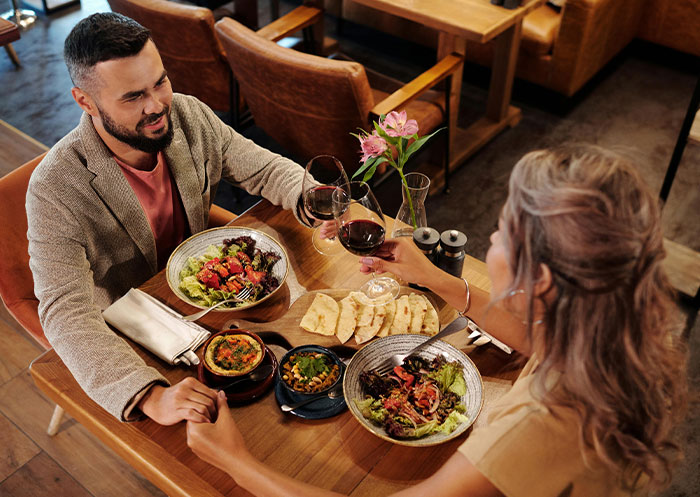 Guy Doesn't Understand Why Date Got Upset He Ate Without Her, The Internet Doesn&rsquo;t Hold Back