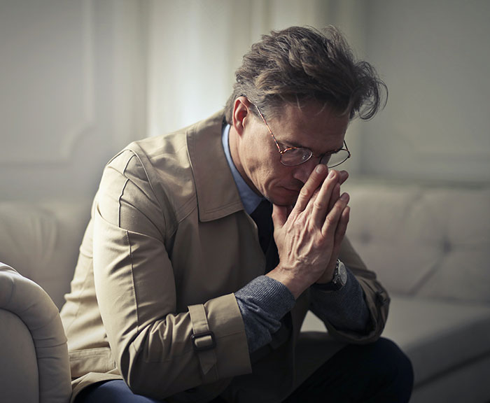 Dinner Gets Awkward After Wife&rsquo;s Secret Comes Out In The Open, Man Ends 20-Year Marriage