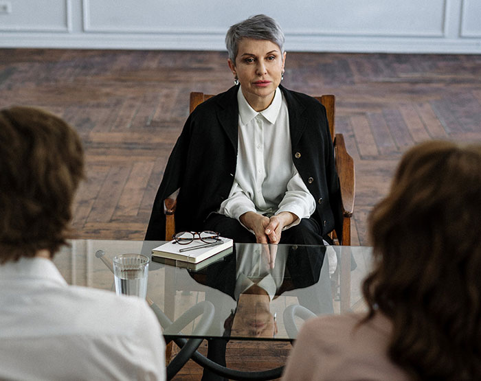 Dinner Gets Awkward After Wife&rsquo;s Secret Comes Out In The Open, Man Ends 20-Year Marriage