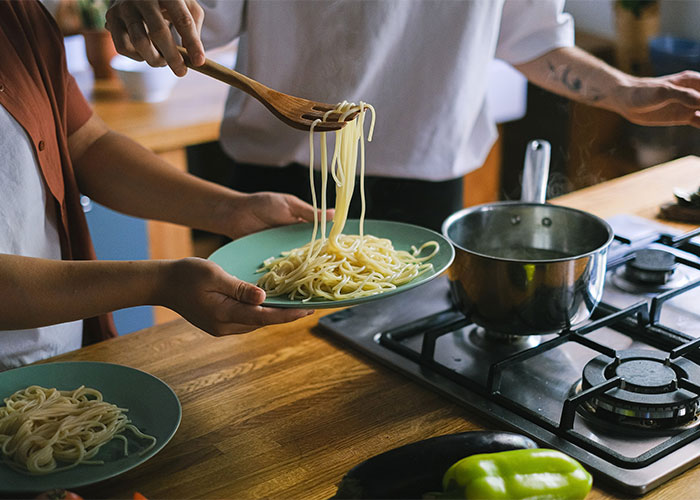 Spaghetti With No Tomato “Essence” Leads Woman To Uncover The Many Lies BF Fed Her Spaghetti With No Tomato “Essence” Leads Woman To Uncover The Many Lies BF Fed Her