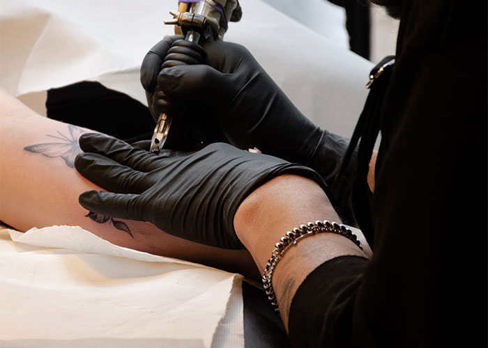 Man Gets Called Out For Telling His Friend The True Meaning Of Her &ldquo;Chinese&rdquo; Tattoo