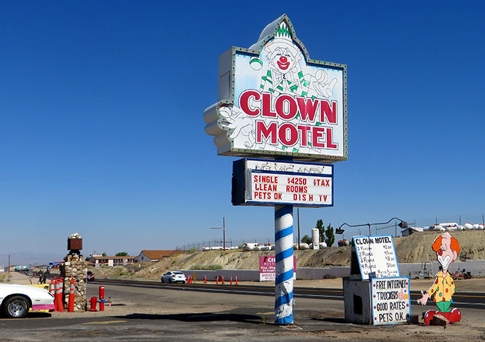 “Something Bad Is Happening There”: 30 Weird And Cult-Like Towns Across The USA