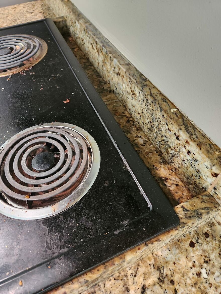 I Paint Apartments Part-Time... They're Usually Kinda Yucky But I Had Never Seen This Useless Gap Behind A Stovetop Before