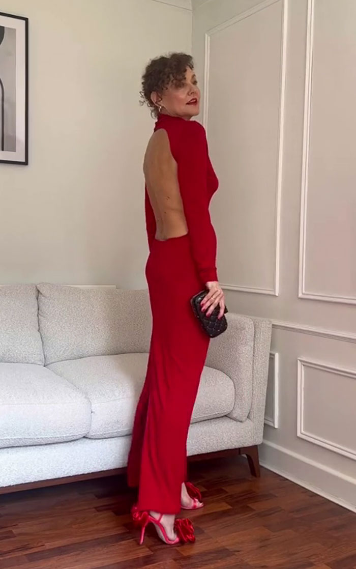 58-Year-Old Woman Loves See-Through Skirts, Wears Them With Confidence, Defying The Stereotypes