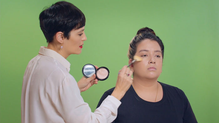 Join the 'Introduction to Professional Makeup Techniques' course to perfect your glamour with world-famous MAC ambassador and Liceu de Maquiagem founder, Vanessa Rozan.